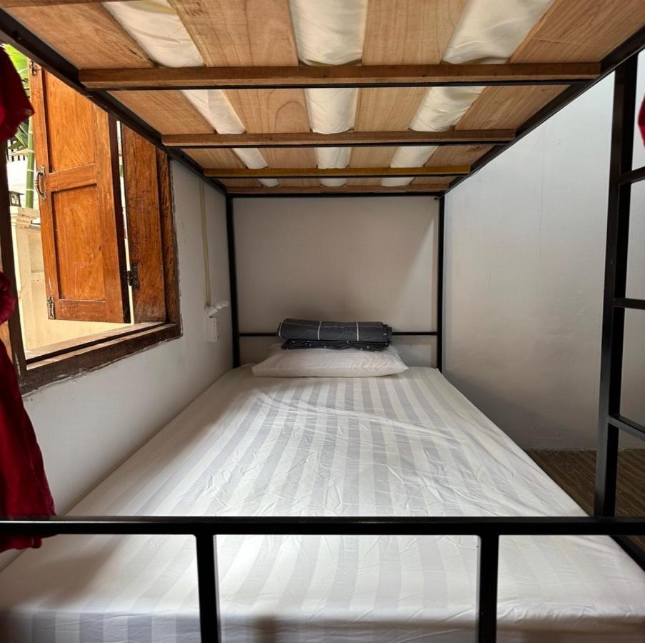 Aurora Backpackers Hostel Luang Prabang Extérieur photo